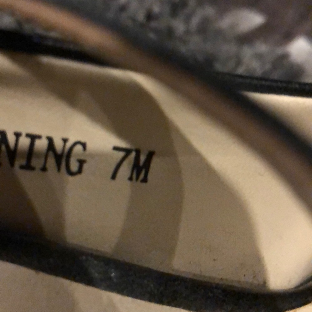 Black heels - Picture 5 of 7